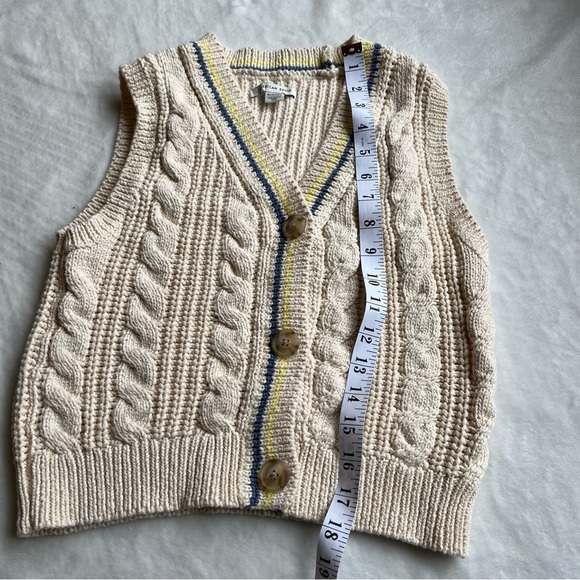 American Eagle Cable Knit Sweater Vest - Picture 7 of 9